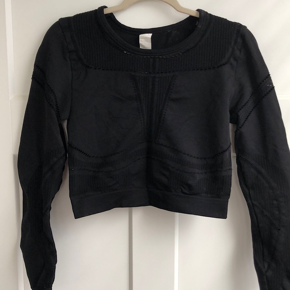 Fabletics Black Long Sleeve Crop Top
